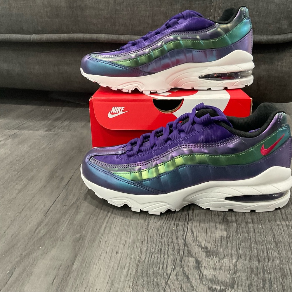 NIKE AIR MAX